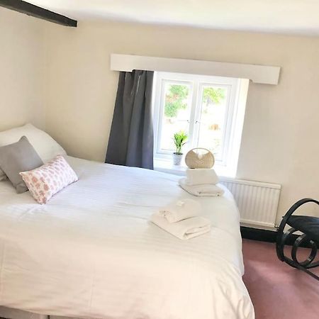 Cosy Farmhouse Escape In Monmouthshire Vila Wolves Newton Exterior foto
