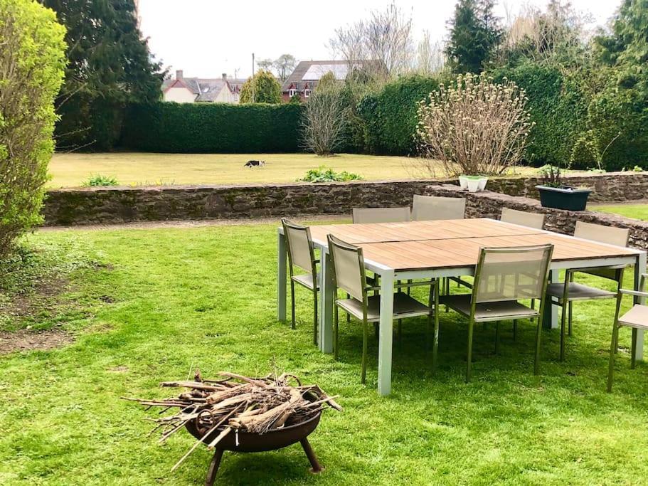 Cosy Farmhouse Escape In Monmouthshire Vila Wolves Newton Exterior foto